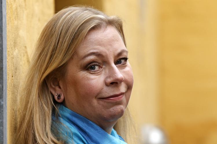 Teenagedruk. Vi forældre bør beskytte vores børn, og det gør vi bedst ved at tage kampen op og forbyde dem at tage bussen til syv dages intens og formålsløs druk, skriver Trine Villemann. 