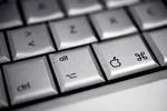 angreb. Apple-brugere udsættes stadigt oftere for angreb, som tidligere næsten kun brugere af  for eksempel Windows-styresystemet var ofre for. 