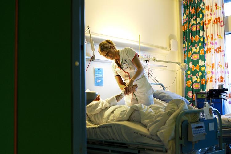 Kapacitet. Sengekapaciteten på de medicinske afdelinger er fra 2007 til 2011 reduceret med 1.087 senge – svarende til hver syvende. 