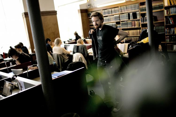 Studietid. Med halvårsspecialer og krav til gennemførselsforløb, der ikke levner nogen mulighed for fordybelse, dør vores universitetsuddannelses særpræg. 