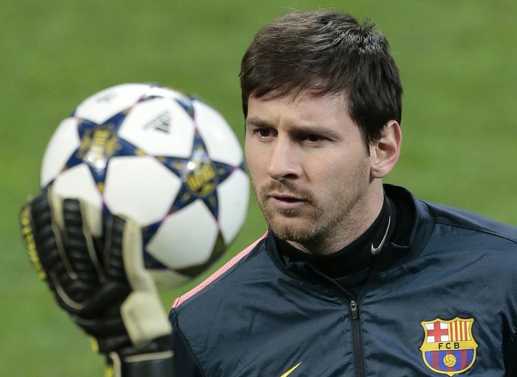 Fredskamp. Med Lionel Messi på banen håber FC Barelonas præsident at kunne fremme fredsprocessen i Mellemøsten. 