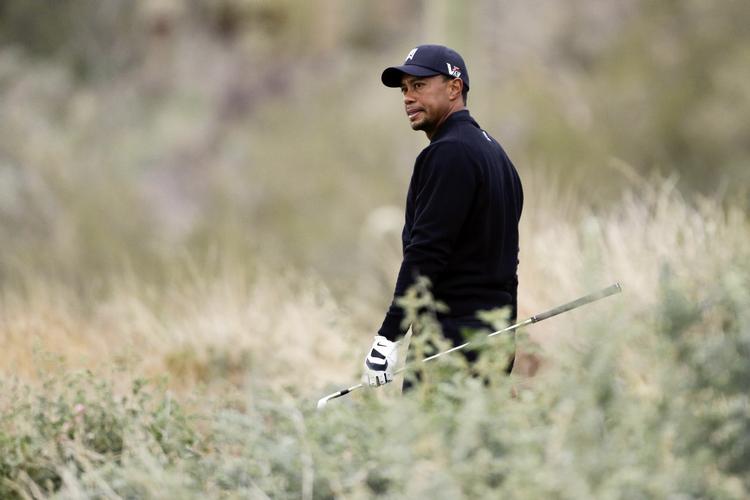 UDE.Det blev kun til 16 hullers spil for Tiger Woods, der røg ud uden at lave en eneste bogey. 