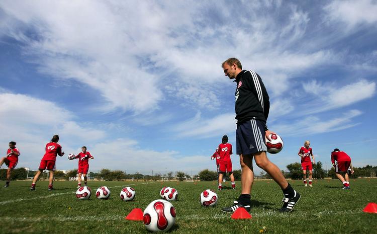 EM. Danmark møder ved slutrunden i Sverige i juli Finland, Italien og værterne i de tre indledende kampe. 