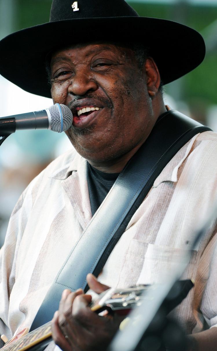 Showman. Magic Slim var en enestående entertainer på scenen. Her ses han på Waterfront Blues Festival i Portland. 