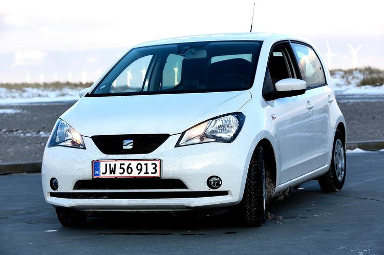 Forskellige. Seat Mii er dybest set samme bil som VW Up og Skoda Citigo, men de tre mikrobiler har forskellige  designdetaljer for og bag 