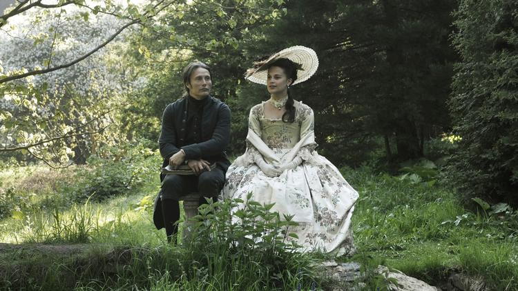 Oscar. Mads Mikkelsen og Alicia Vikander i en scene fra Nikolaj Arcels 'En Kongelig Affære'. 