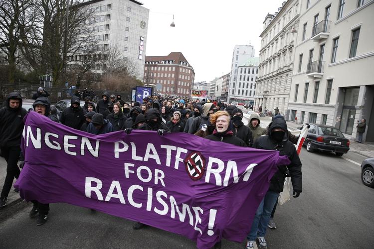 Moddemo, De venstreorienterede demonstranter samles i krydset ved Nørre Farimagsgade og Gyldenløvesgade, der ligger få gader væk fra Søtorvet, hvor SIAD's demonstration ender. 