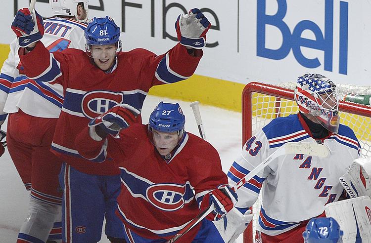 Oplægger. Med Lars Eller (i baggrunden) som assist scorede Alex Galchenyuk (forrest) målet til 2-0. 