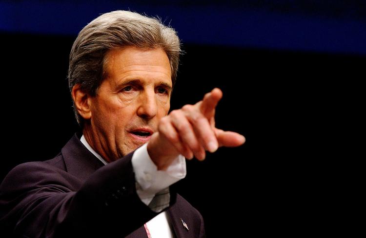 Udenrigsminister. John Kerry afløste i februar Hlliary Clinton dom USA's udenrigsminister. 