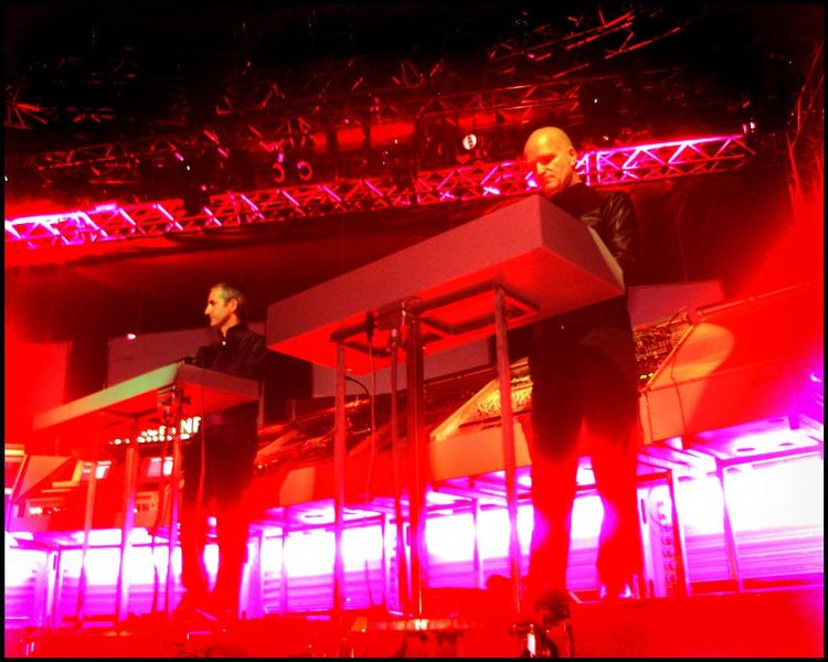 Computerlove. Kraftwerk fotograferet under koncerten på Roskilde Festival i 1998. 