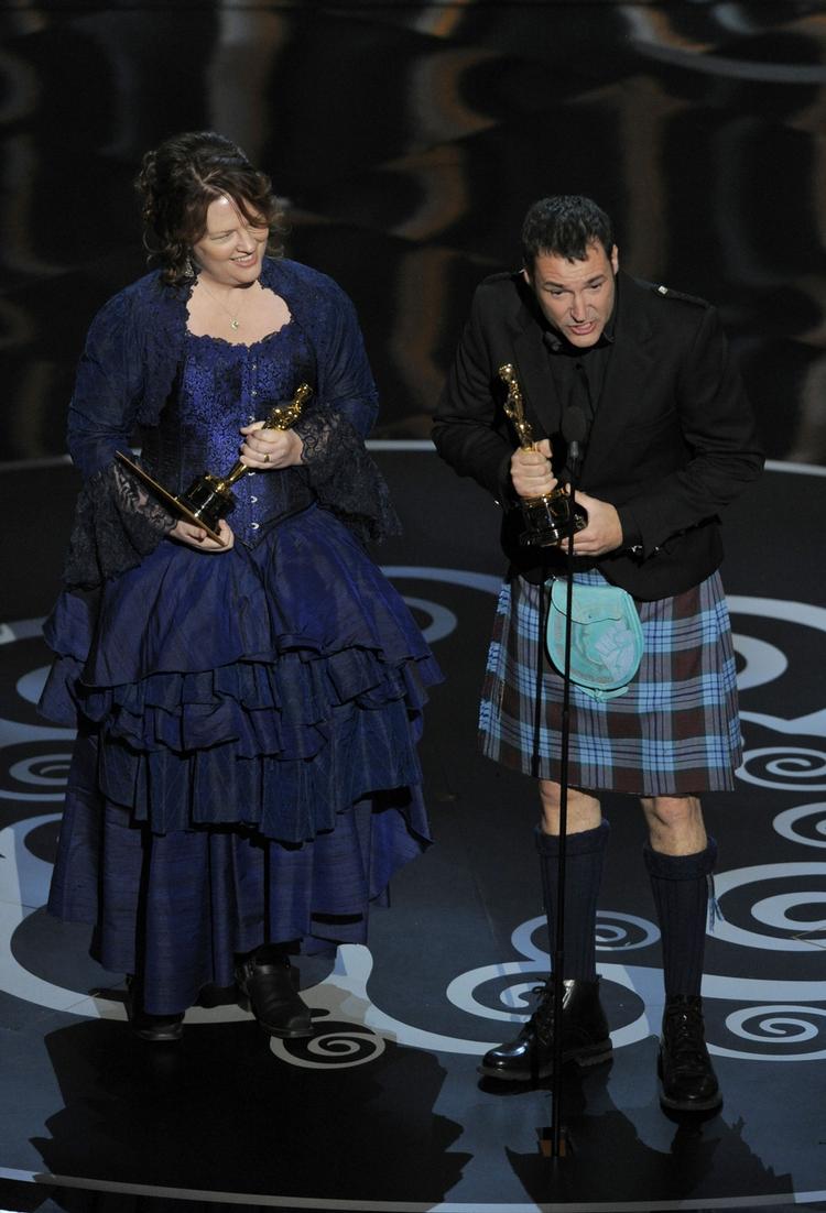 Mark Andrews (th) og Brenda Chapman modtog for 'Brave' i kategorien Bedste animerede film. 