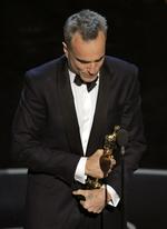 Daniel Day-Lewis fik en Oscar for bedste mandlige hovedrolle for spillet i 'Lincoln', Steven Spielbergs præsidentfilm, der ellers havde en skuffende Oscar-nat. 