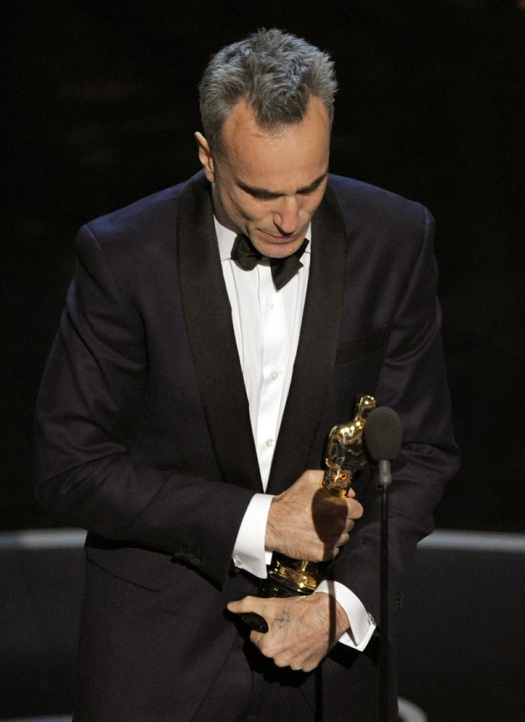 Daniel Day-Lewis fik en Oscar for bedste mandlige hovedrolle for spillet i 'Lincoln', Steven Spielbergs præsidentfilm, der ellers havde en skuffende Oscar-nat. 