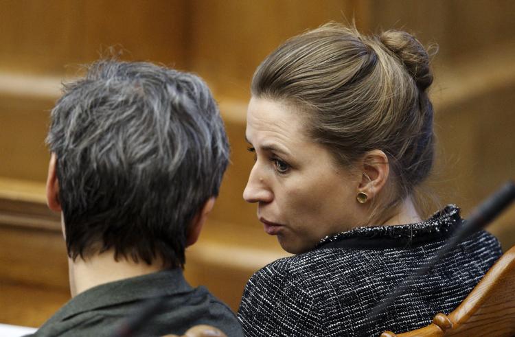 ENIGE. Margrethe Vestager (tv) og Mette Frederiksen er enige om, at unge skal hjælpes i uddannelse og ikke på kontanthjælp. 