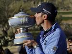 Trofæ. Det var første gang siden marts 2012 at Matt Kuchar vandt en turnering. 