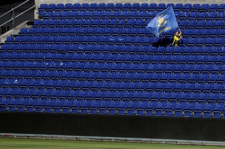 Ulovligt. Denne ungdommelige tilskuer må vente til 17. marts på at komme ind og se Brøndby spille på hjemmebane. 