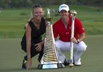 Kærester. Verdens nummer 10 i tennis og nummer 1 i golf danner par, så Caroline Wozniacki må ofte svare på spørgsmål om Ropry McIlroy. 