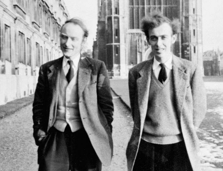 Sælges. Francis Cricks (tv.) nobelpris har stået i et lagerrum de sidste 50 år. 