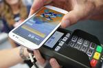 //Billedtekst: Betaling med smartphonen tager åbenbart sin tid at implementere. Men nu vil Samsung sætte skub i tingene sammen med kreditkort-giganten Visa (Foto: Visa) 