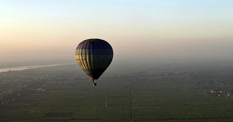 Ballonfærd. En ballontur over Luxor-området kan være smuk, men også være forbundet med risiko. 