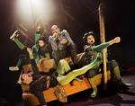 SOFAREVOLUTION. Holdet bag  'Robin in the Hood' på Nørrebro Teater tager godt og grundigt pis på danskernes dobbeltmoralske krisehåndtering. Men hvad vil Daniel 'Sonic' Rojas, Wafande, Lasse Rimmer og Christian Fuhlendorff selv foreslå? 