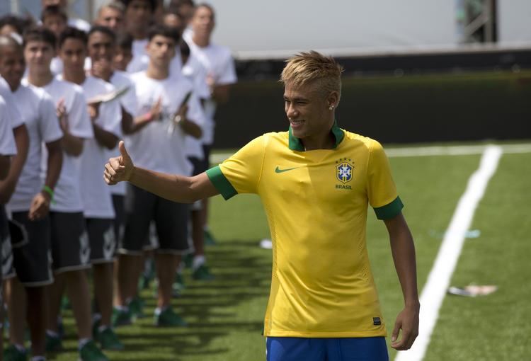 Eftertragtet. Når Neymar efter VM-slutrunden på hjemmebane i 2014 gerne vil til Europa, er Barcelona som så mange andre klubber klar til at sikre sig den eftertragtede brasilianers underskrift. 