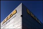 kødboller. Ikea fortsætter indtil videre med at sælge kødboller i Danmark selv om salget er stoppet i Sverige 