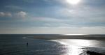 Skattejagt. Sydenden af Amrum er en enorm sandbanke, hvor folk ved lavvande samler rav og skaldyr. 