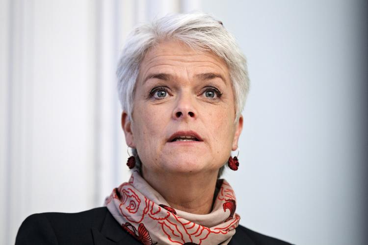 Samråd. Vilhelmsen tager ikke ordet 'undskyld' i sin mund på dagens samråd om sine udtalelser i Kjerteminde Avis tidligere på måneden. 