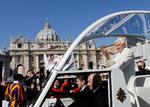 SLUT. Pave Benedikt XVI har holdt sin sidste tale for tilhørerne på Peterspladsen i Rom. 