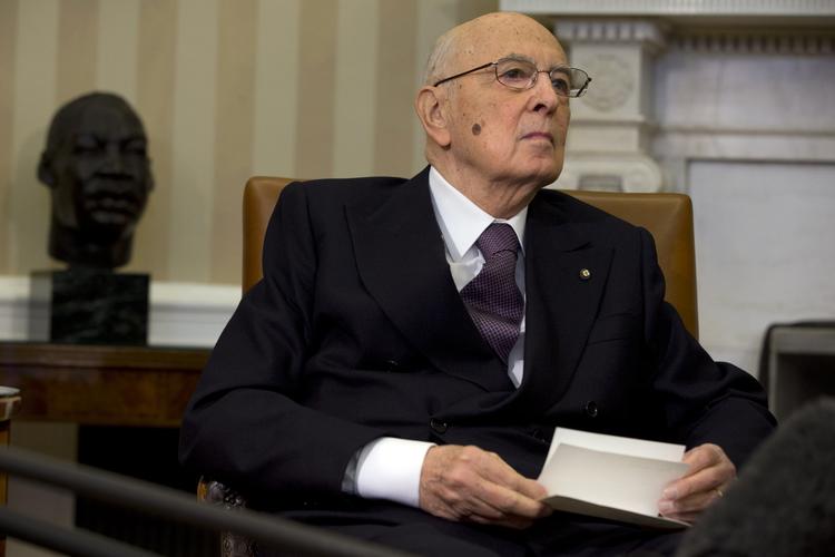 Den italienske præsident Giorgio Napolitano har aflyst en middag med den socialdemokratiske kandidat til forbundskansler-posten, Peer Steinbrück, på grund af hans kommentarer om italienske politikere. 