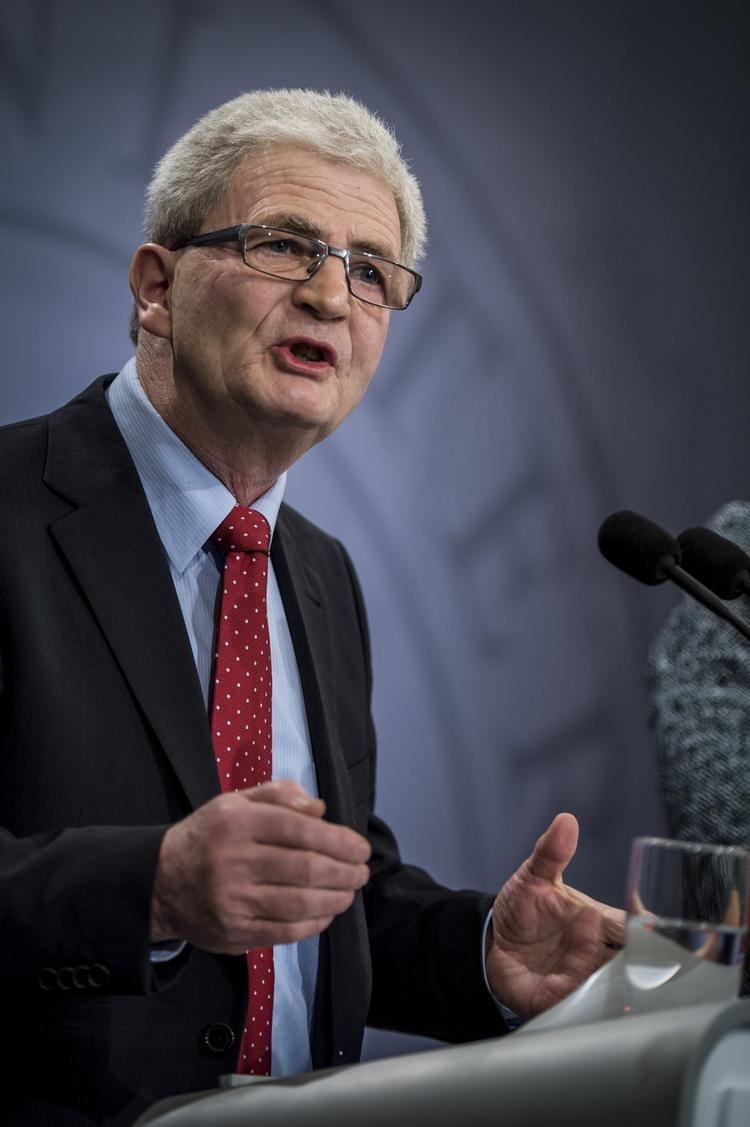 OMSTRIDT. Holger K. Nielsen under præsentationen af regeringens nye vækstplan. 