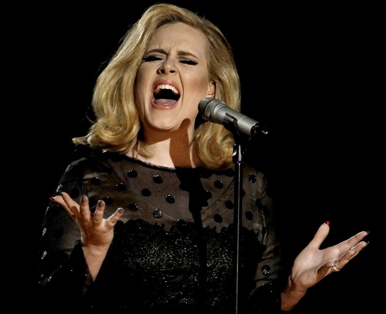 optimisme. Omsætningen stiger for musikbranchen, på globalt niveau. På billedet ses den britiske sanger Adele, hvis album '21' var det mest solgte i 2012. 
