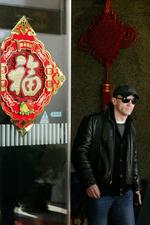 Filmagent. Daniel Craig aka. James Bond under et besøg i Beijing - nu leder de britiske efterretningstjenester efter 'virkelige' spioner, der behersker det kinesiske sprog. 