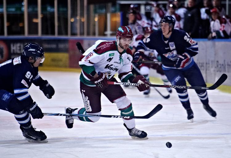 konkurs. Copenhagen Hockey er i fare for at have spillet sin sidste kamp i isligaen, hvis der ikke findes penge til at drive klubben videre. 
