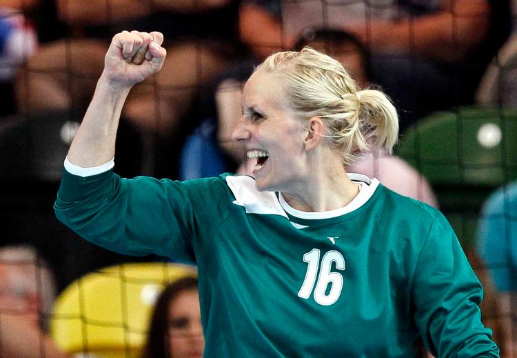 civilt. Landsholdsmålmand Christina Hansen (tidligere Pedersen) stopper karrieren og kommer ikke med i København Håndbold. 