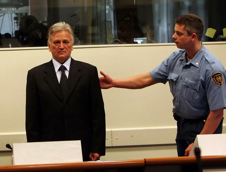 Fri. Det betalte sig for Momcilo Perisic at anke sin sag. Nu er han en fri mand. 