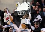Hyldest. 'Laudrups Legends': Sejren på Wembley i søndags var Swanseas første store pokaltriumf og det foreløbige højdepunkt i klubbens 101 år lange historie. 