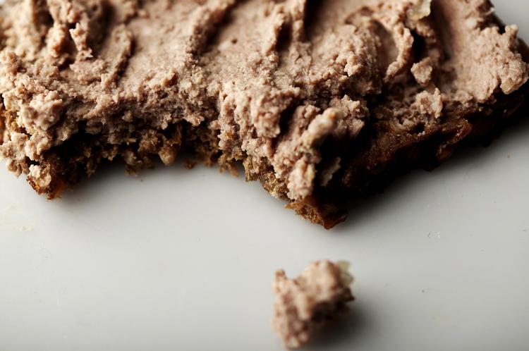 allemandsmad. Et stykke rugbrød med leverpostej spises i alle samfundslag. 