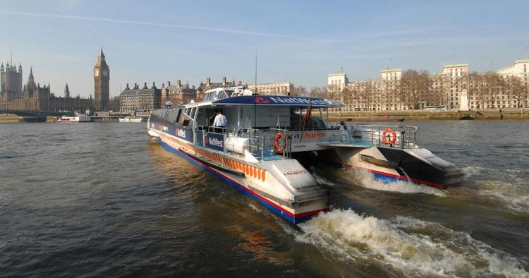 Sejlads. En båd fra Thames Clippers på sin rute på Themsen, en rejseform, der skal være attraktiv både for pendlere og turister. 