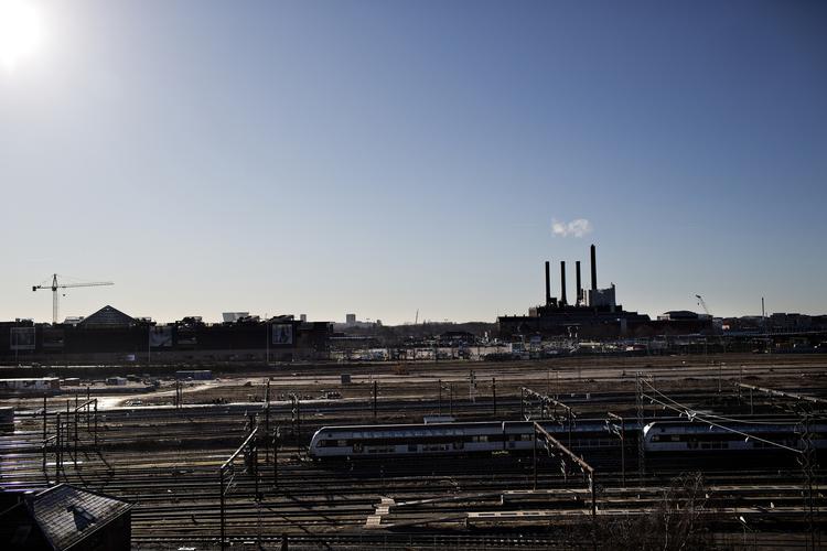 Nordsø-penge. Milliarderne skal bruges på at elektrificere det danske jernbanenet og på at gennemføre den såkaldte timemodel mellem København, Odense, Aarhus og Aalborg, så det maksimalt tager tre timer at rejse fra hovedstaden til Aalborg. 