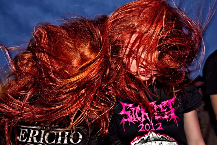 Vinder. Jacob Ehrbahn er årets pressefotograf i Danmark. Bl.a. for billedet her af Karina og Stine, der headbanger på Danmarks største metalfestival Copenhell. 