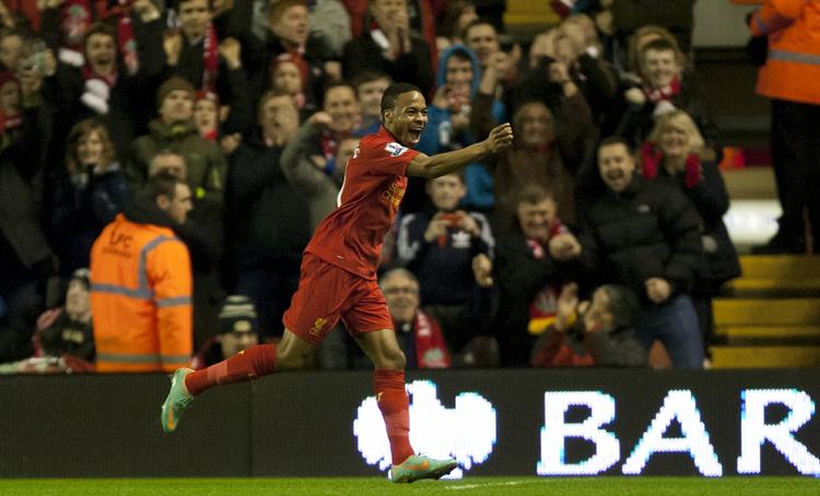 voldsanklaget. Liverpools Raheem Sterling jubler over en scoring i kampen mod Sunderland. 