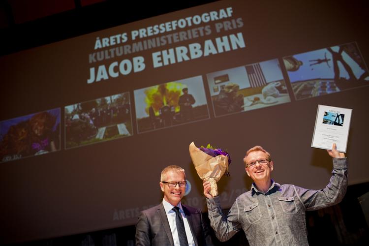 Vinder. Tidligere i dag modtog Jacob Ehrbahn den fornemme hæder af at være Årets Pressefotograf i Danmark. 