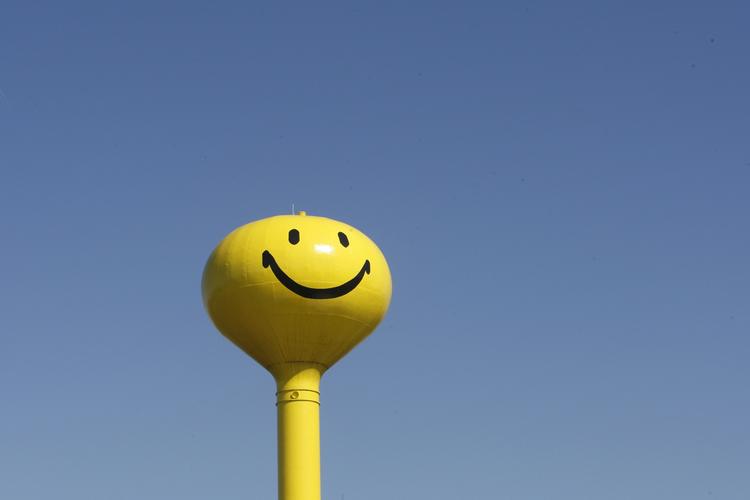 Smiley. Et ikon og vandtårn, som skulle reklamerede for Ralph "Mr. Smiley" Steinhauser i West Branch, Michigan, USA. 