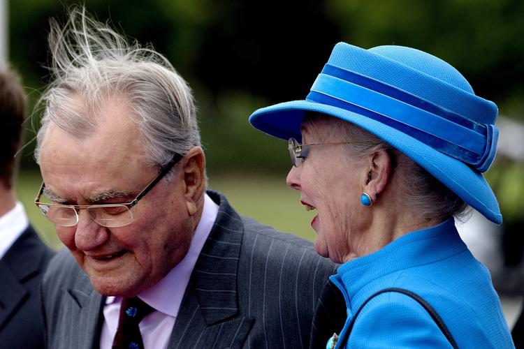 Afbud. Rejsen til Sydamerika var planlagt fra 10. til 15. marts, men nu har dronning Margrethe og prins Henrik i stedet bedt kronprins Frederik og kronprinsesse Mary om at stå i spidsen for det officielle besøg. 