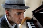 STJERNE. Nicklas Bendtner spiller ikke fodbold for tiden på grund af en lyskeskade. Han forventes at være ude hele foråret. 