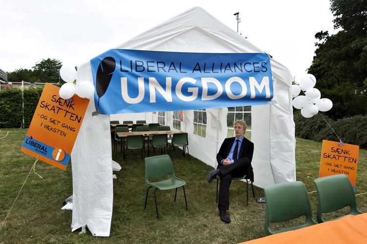 Arbejdsprogram. Liberal Alliances Ungdom vil bl.a. legalisere våben og al narkotika, nedlægge folkekirken, kongehuset og Kulturministeriet. 