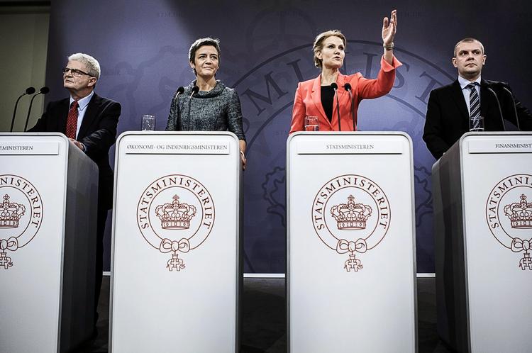 Ministertræf. Holger K. Nielsen, Margrethe Vestager, Helle Thorning-Schmidt og Bjarne Corydon i Statsministeriet tirsdag. 