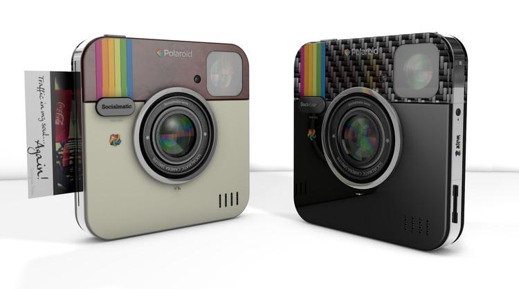 RETRO. Hvis du synes, kameraet til venstre ligner Instagram-knappen, du har på din smartphone, så er du slet ikke galt på den. Ud over at printe billeder med det samme, kan dette kamera også uploade dem til f.eks. Instagram. (Foto: ADR Studios) 